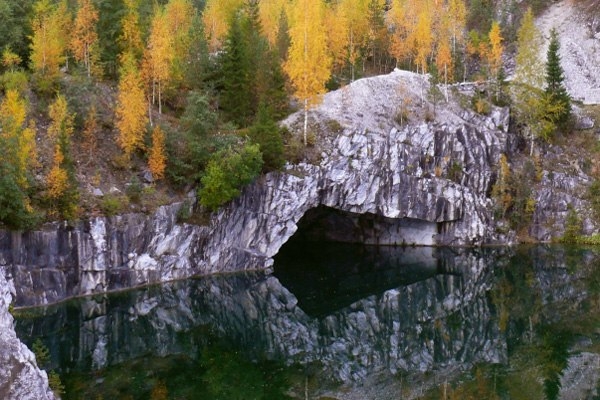 Подземное озеро рускеала фото