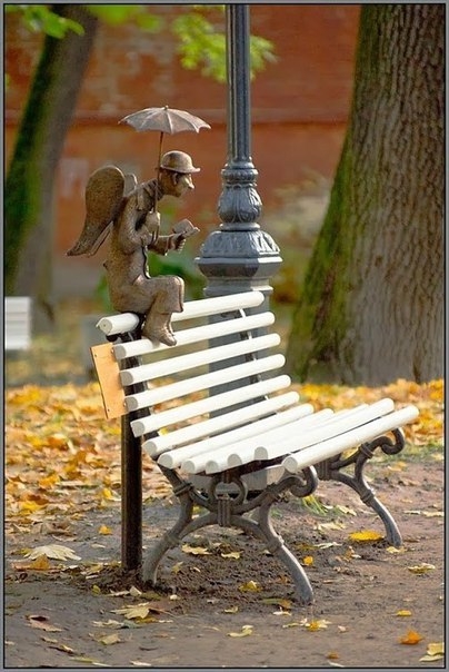 Измайловский сад ангел на скамейке